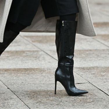 Ulična moda bermude i čizme visokih sara Zagreb 2026. - 1