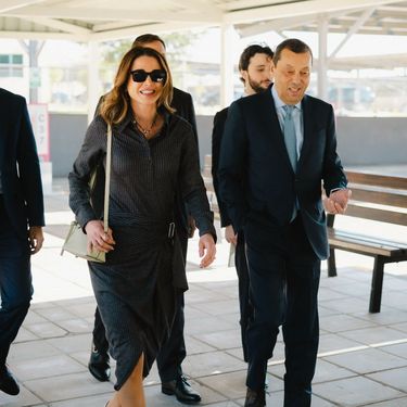 Kraljica Rania u haljini na pruge i salonkama