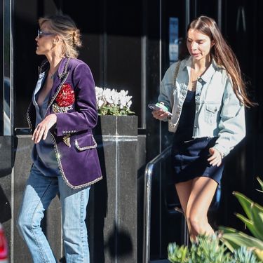 Sharon Stone nosi sako modne kuće Gucci i crvene cipele - 2