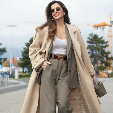 Severina u hlačama visokog struka i 'prevelikom' bež kaputu - 2