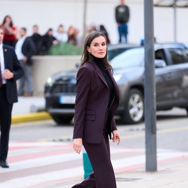 Kraljica Letizia u odijelu i mokasinkama na petu