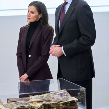 Kraljica Letizia u odijelu i mokasinkama na petu