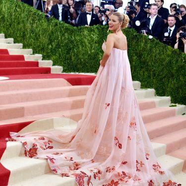 Blake Lively na Met Gali u haljini modne kuće Burberry