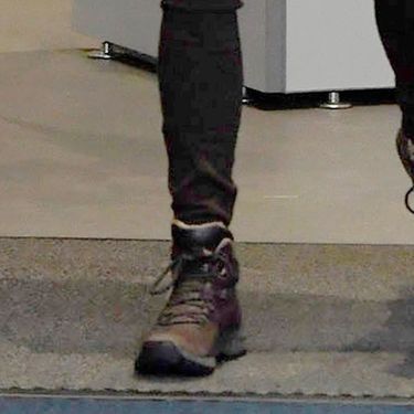 Catherine Middleton u skinny trapericama i gojzericama - 7