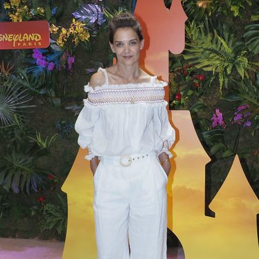 Katie u širokim hlačama