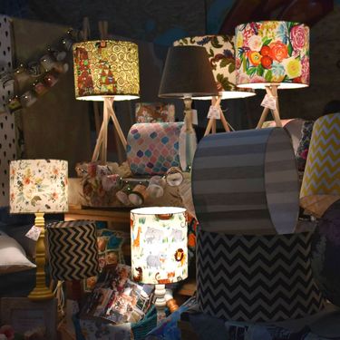 Iza Gita lampi i sjenila stoji Brođanka Gordana Ćosić