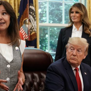 Karen Pence, Donald Trump i Melania Trump u Ovalnom uredu Bijele kuće
