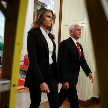 Prva dama SAD-a u elegantnom odijelu