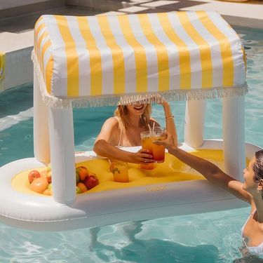 Plutajuća stanica za hranu i piće