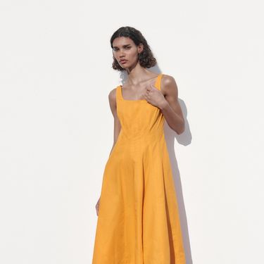 Haljina je na sniženju i košta 25,99 eura.