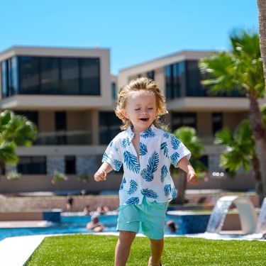 Bloom Tatarinov s palmicom na glavi i u preslatkoj košuljici - 7