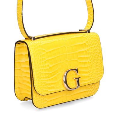 Street style dama iz centra Zagreba nosi žutu torbu brenda Guess