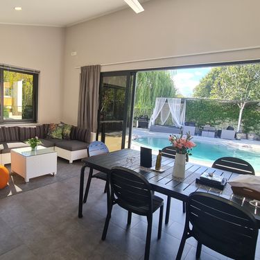 Villa Franka u Nedešćini u Istri ima bazen prirodnog izgleda i cvjetnu aleju s preko 150 biljaka - 8