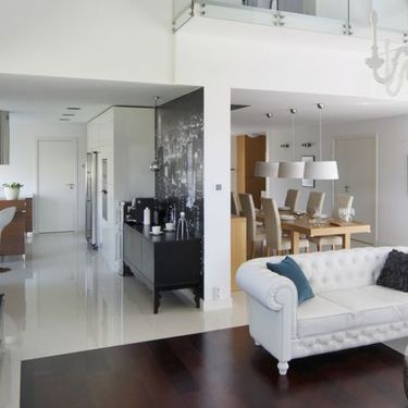 Impresivno uređen stan s unutarnjim balkonom