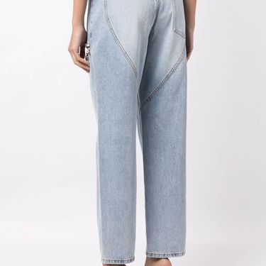 Franka Batelić nosi traperice brenda Area ukrašene kristalima - 3