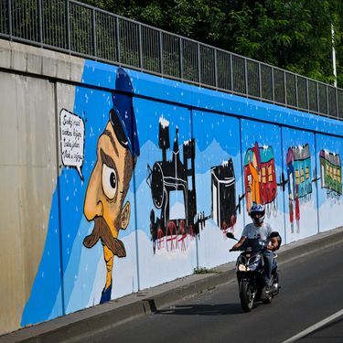 Povodom 50. obljetnice smrti Mate Lovraka ekipa umjetnika iz Grupe Zid oslikala je mural s motivom knjige Vlak u snijegu - 5