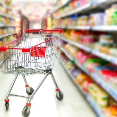 Prazna kolica u supermarketu