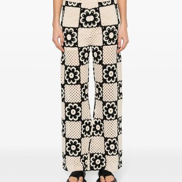 Street style dama iz Zagreba nosi heklani komplet brenda Sandro - 1