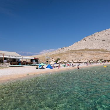 Uvala i plaža Vela luka u Baški na otoku Krku - 1