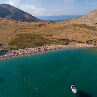 Uvala i plaža Vela luka u Baški na otoku Krku - 7
