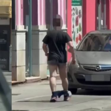 Muškarac kako hoda Zagrebom sa spuštenim hlačama