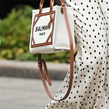 Zagrebačko izdanje u dugoj haljini na točkice