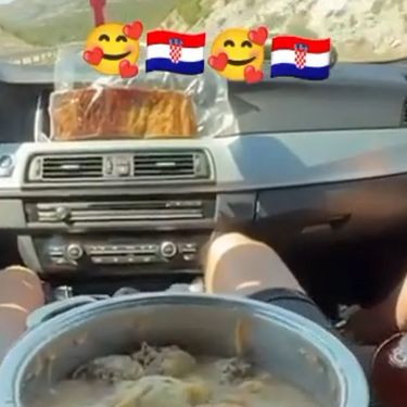 Sarma i slanina u autu