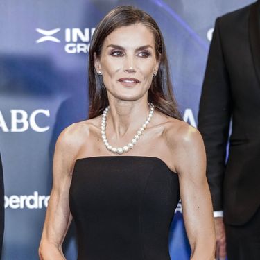 Kraljica Letizia u crnoj haljini