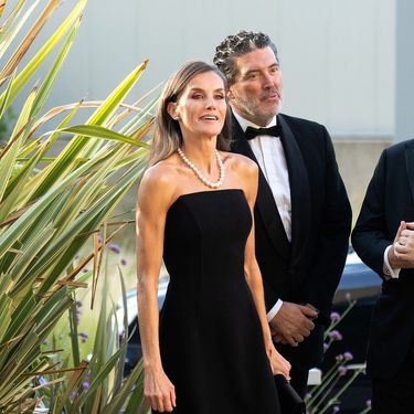 Kraljica Letizia u crnoj haljini