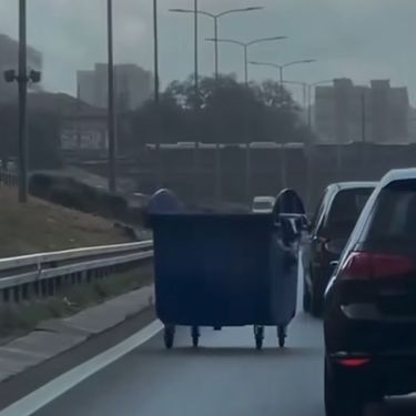 Kontejner na cesti