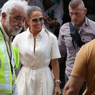 Jennifer Lopez u japankama i bijeloj haljini - 1