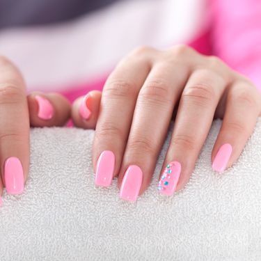 Nokti ukrašeni kristalićima i cirkonima