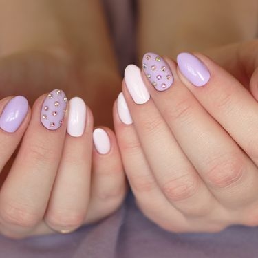 Nokti ukrašeni kristalićima i cirkonima