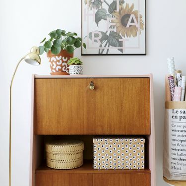 Ukrasite stan podnom lampom