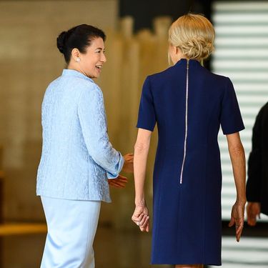 Brigitte Macron u dva modela štikli tijekom posjeta Japanu - 5