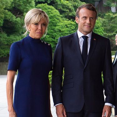 Brigitte Macron u dva modela štikli tijekom posjeta Japanu - 6