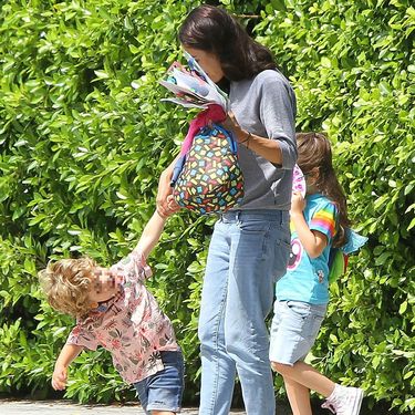 Mila Kunis sa svojom djecom