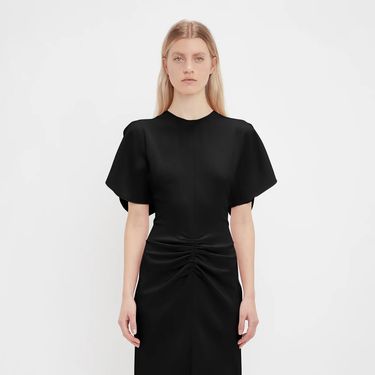 Nina Badrić nosi crnu haljinu s potpisom Victorije Beckham - 4