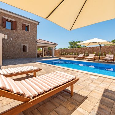 Kamena kuća s bazenom u Novalji na otoku Pagu ljepša i od holivudskih vila - 4