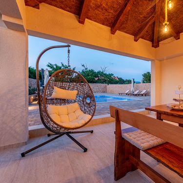 Kamena kuća s bazenom u Novalji na otoku Pagu ljepša i od holivudskih vila - 9