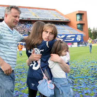 Luka Modrić s ocem Stipom i sestrama 2008. godine