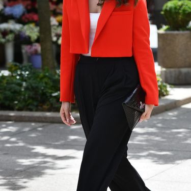 Street style izdanje iz Zagreba sa sakoom u boji sezone