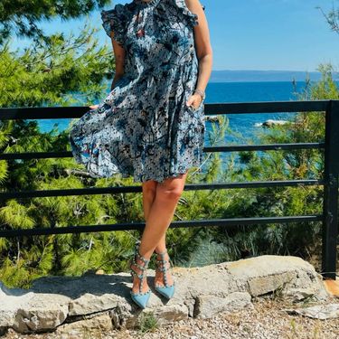 Vanna u ljetnoj haljini i Valentino cipelama