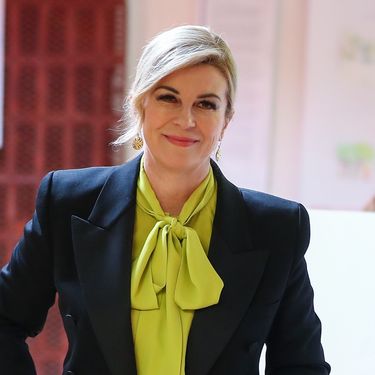 Kolinda Gravar Kitarović u odijelu i tenisicama