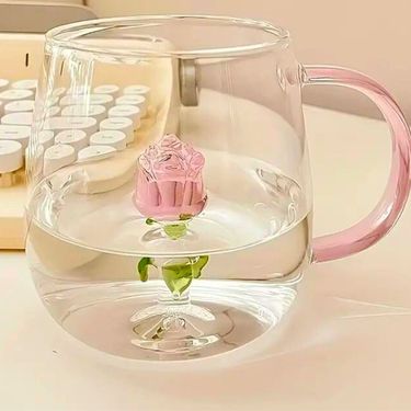 Šalica s trodimenzionalnom ružom s Temua