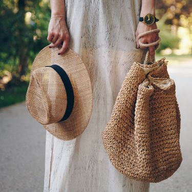 Torbe od rafije, jute, slame i drugih sličnih materijala popularan su izbor u ljetno vrijeme