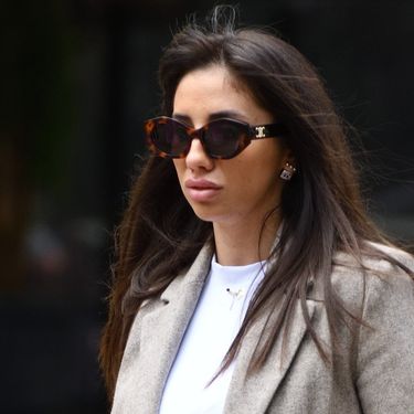 Tamnokosa dama u Pradinim Monolith Crochet sandalama u Zagrebu - 2