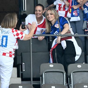 Vanja Morić u Berlinu nosi ogrlicu s motivom leptira - 3