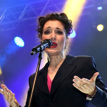 Doris Dragović u ružičastoj haljini na koncertu u Bjelovaru - 1