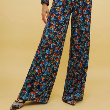 Hlače s cvjetnim uzorkom